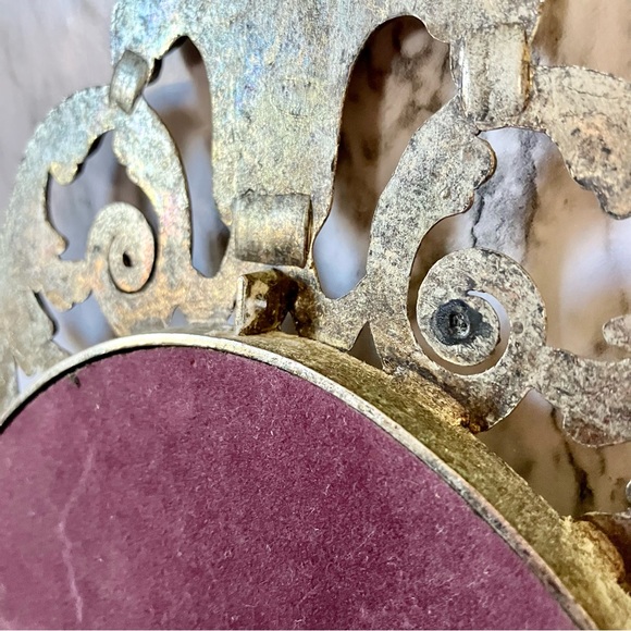 Vintage brass ornate oval picture with frame and glass cover - Picture 3 of 3